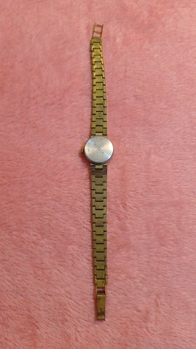 Женские наручные часы Чайка позолоченные 17 камней механические