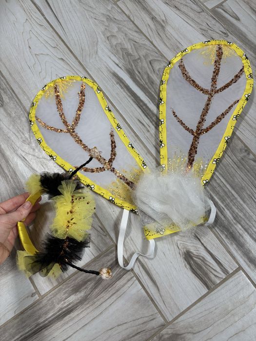 Крила та обруч бджілки