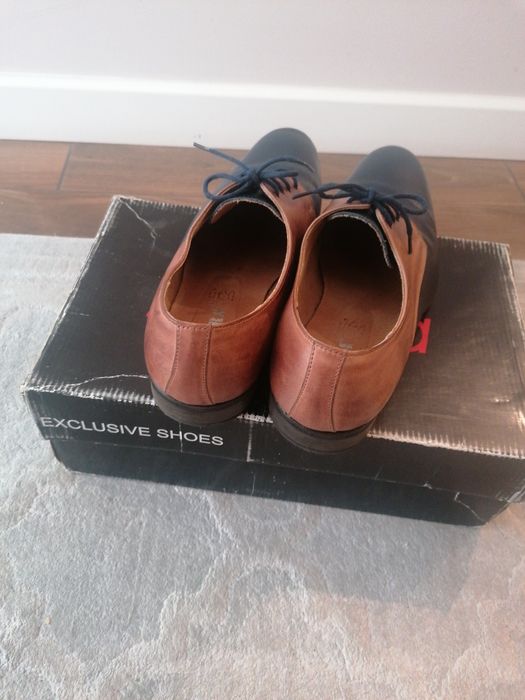 Pantofle młodzieżowe dla nastolatka.