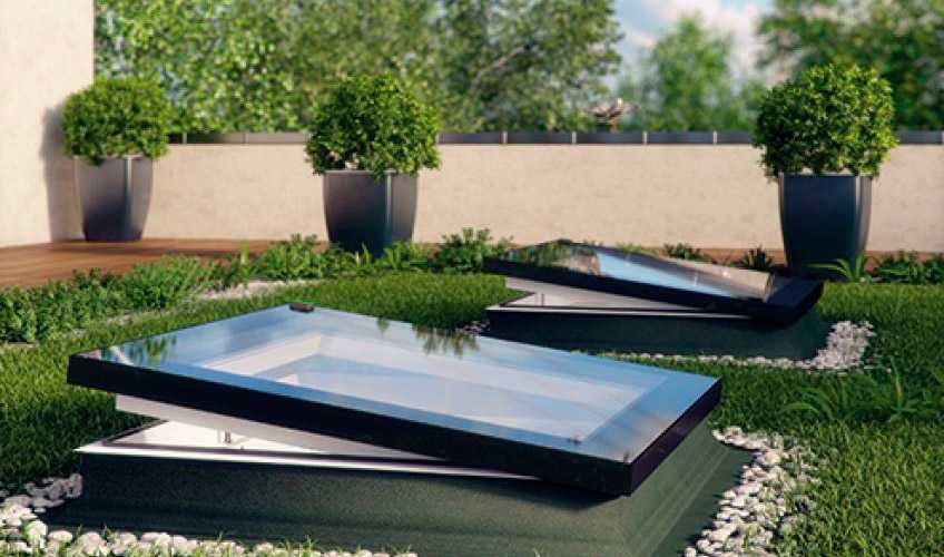 Elektryczne, trzyszybowe okno do dachu płaskiego FAKRO DEF DU6 80x80