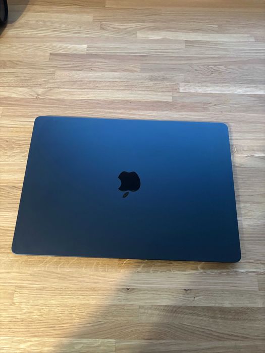 MacBook Air 15,3"