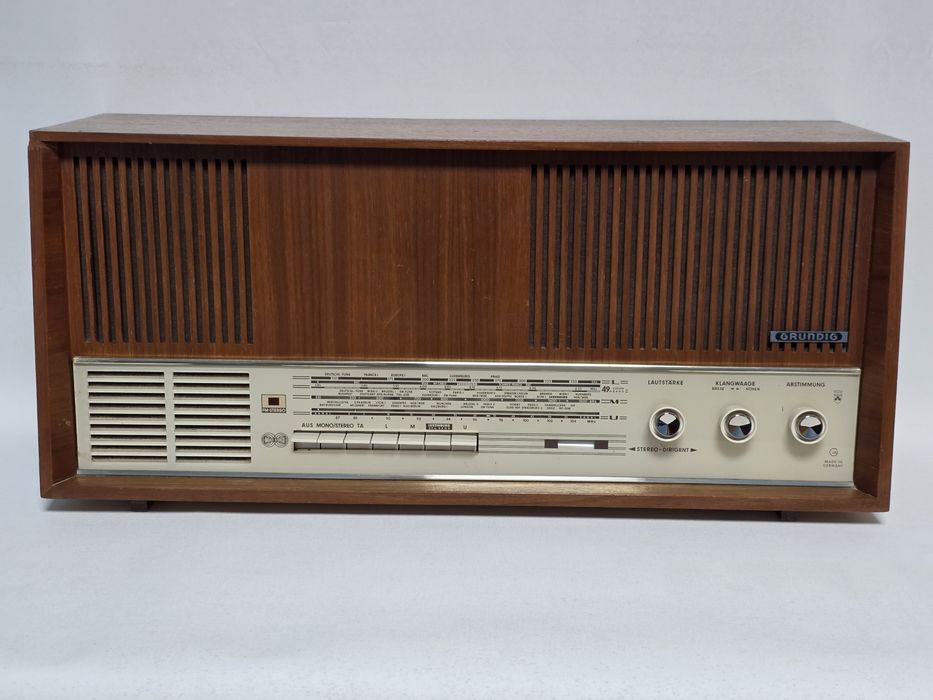 Rádio antigo reparado Grundig