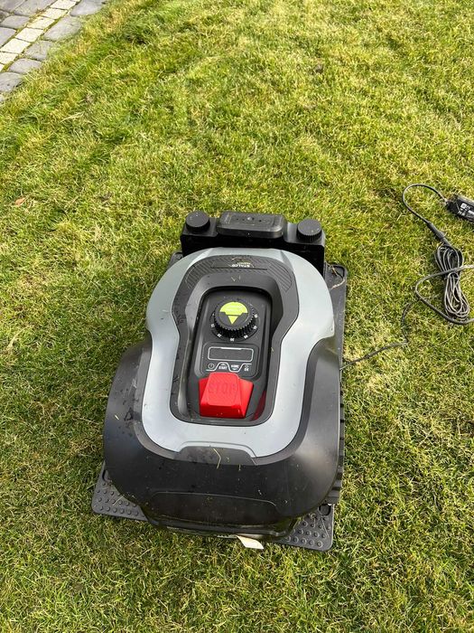 Robot koszący kosiarka automatyczna 600 m2 STALCO RMP650 wi-fi bluetooth