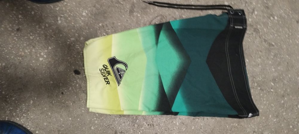 Szorty Quiksilver Super Hafty Marka Premium dostarcza surferom na cały