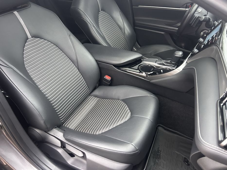 Toyota Camry 70 SE 2019