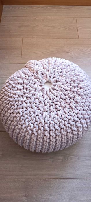 Puff redondo entrelaçado