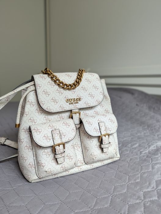 Жіночий рюкзак Guess