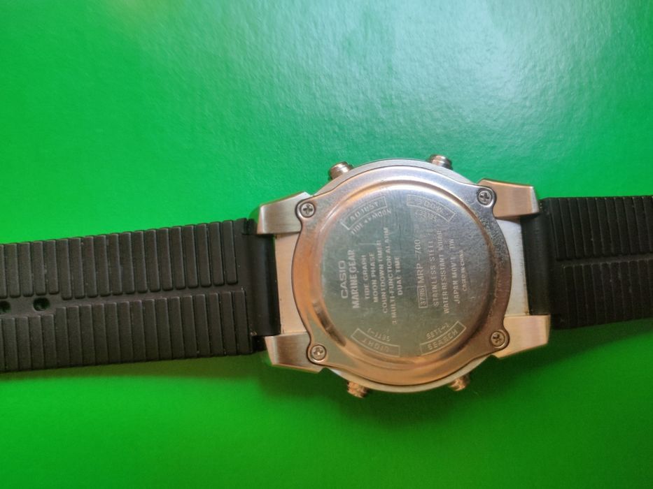 Часы Casio оригинал . Часы наручные .полностью рабочие