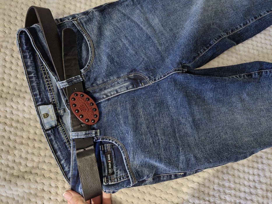 Новые джинсы с ремнем