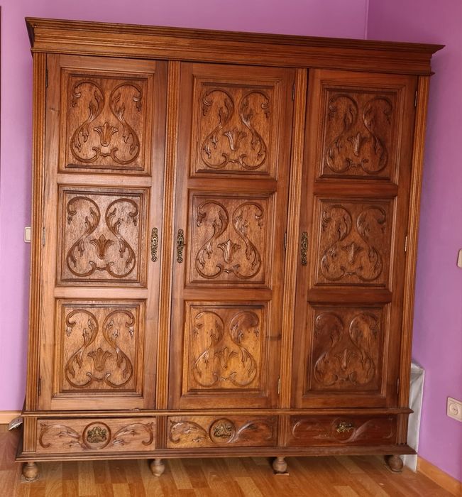 Guarda Fatos com 3 porta madeira