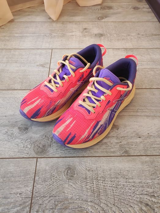 Жіночі кросівки ASICS