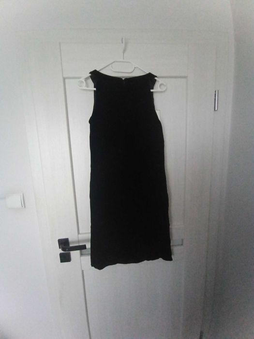 Czarna aksamitna sukienka – rozmiar 36 Wallis