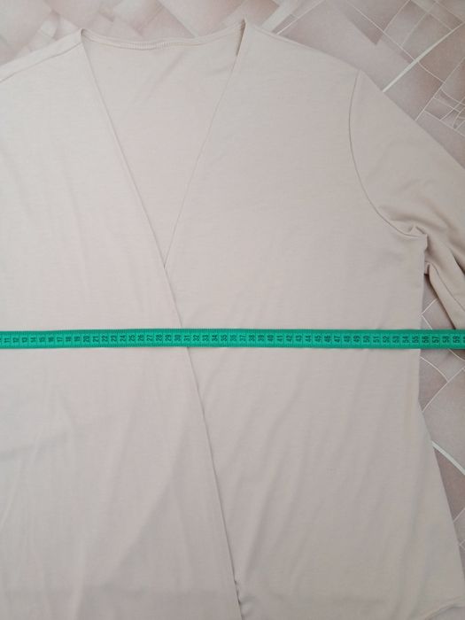 Кофта на завязках,размер 56.Бежевого цвета.