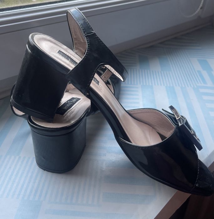 Sandałki na słupku