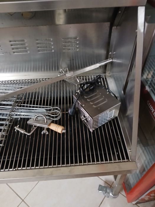Grelhador em inox com espeto...