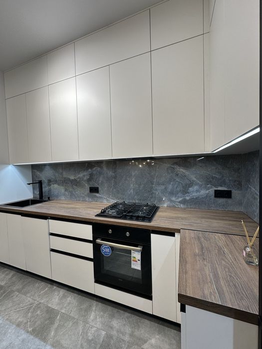 Будинок з ремонтом і меблями . Закрите КМ