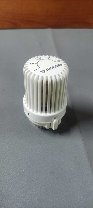 Cabeça termostática Junkers TK1 T9002B para válvulas termostatizáveis de radiador.