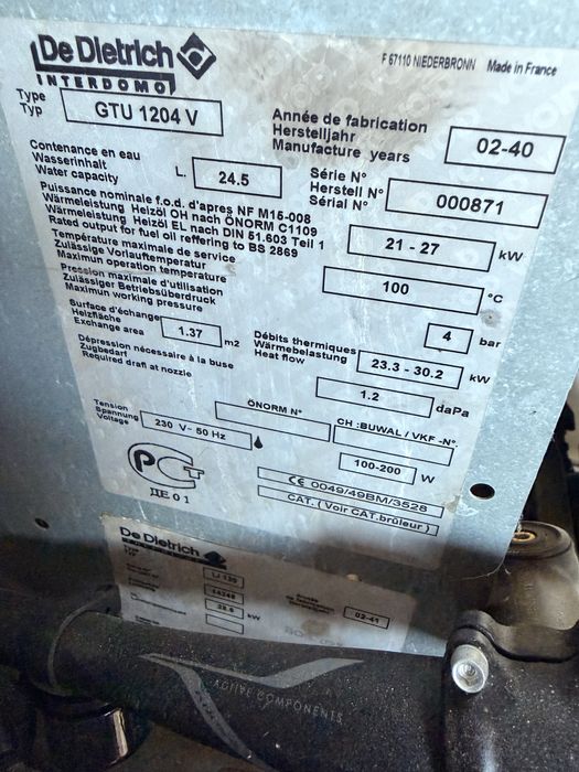 Piec olejowy De Dietrich GTU 1204 V (21–27 kW) + Zasobnik c.w.u. LI 130
