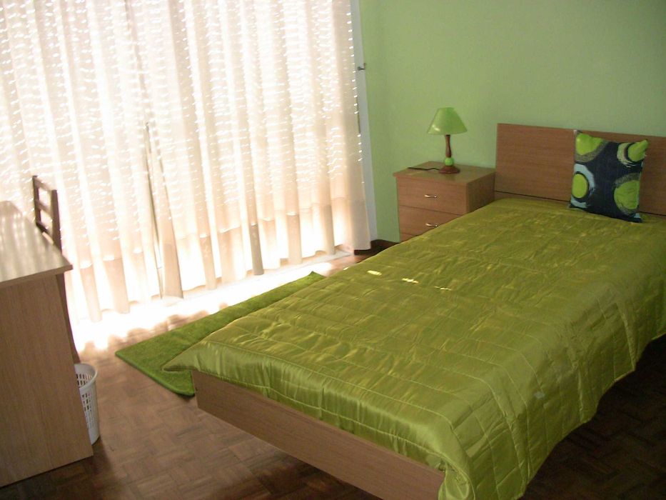 quarto rapariga Av. Mq de Pombal LEIRIA DESP INCLUIDAS