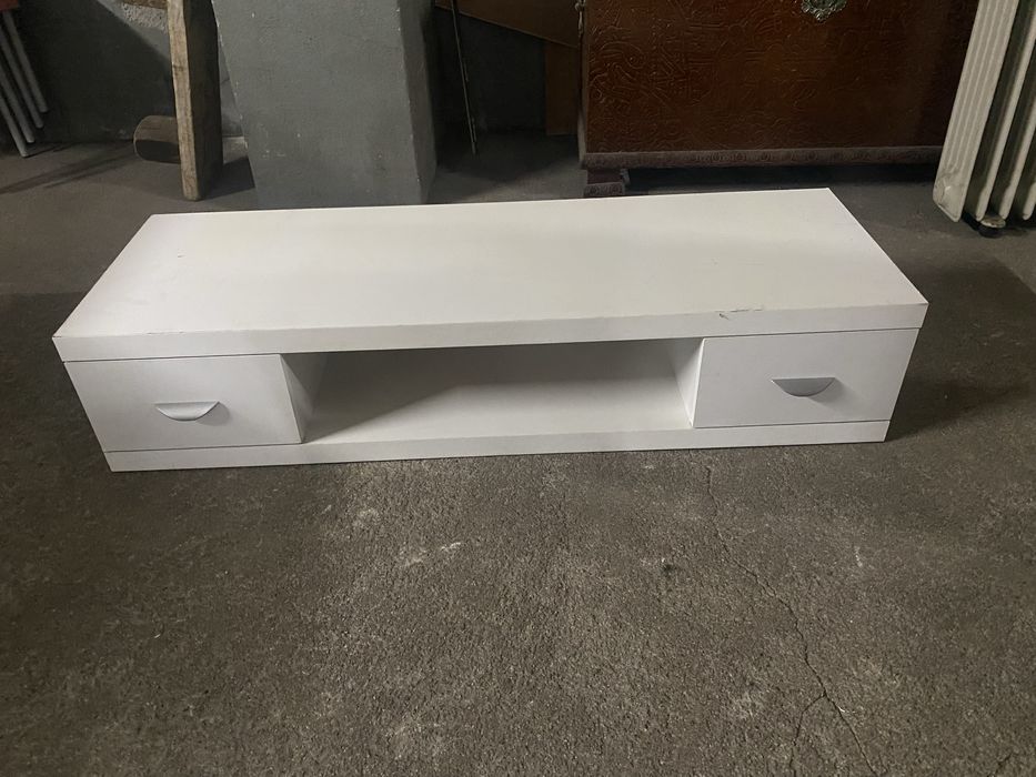 Movel branco de chão