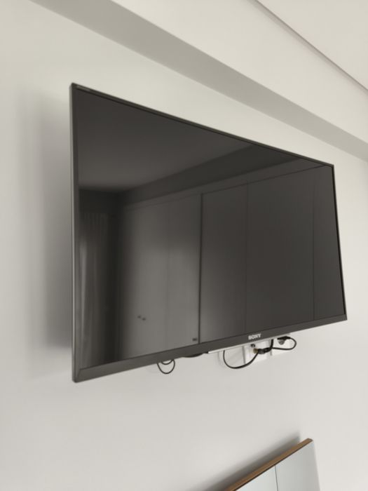 Televisão Sony 32" com suporte