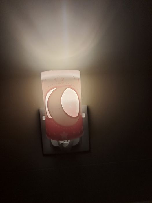 Candeeiro luz de presença menina