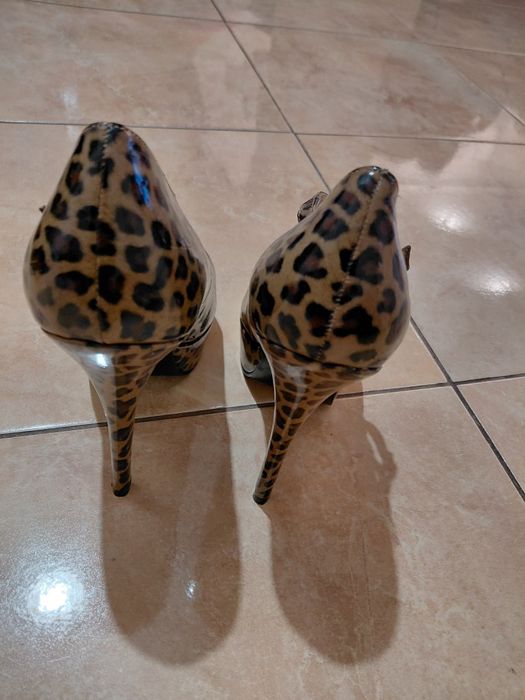 Buty damskie na obcasie marki New Look,  rozmiar 39/40