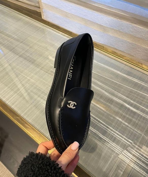 Chanel 2026 мюлі тапки лофери слінгбеки балетки босоніжки сандалі лодочки мюли шлепки тапочки сандали босоножки шанель кожа замша лоферы мокасини