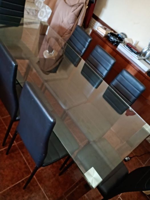 Mesa de Vidro e Cadeiras