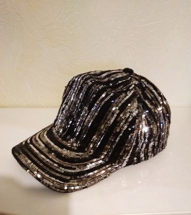 Кепка, пайетки /ручная работа/