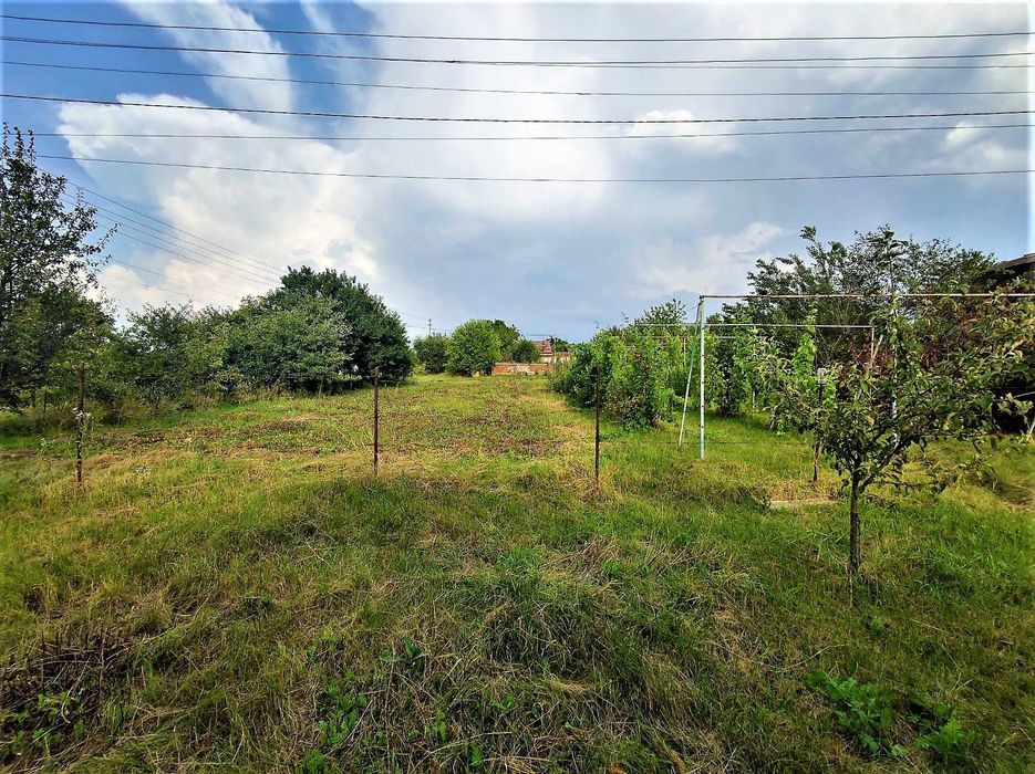 Продам земельну ділянку в с. Коротич (світло, свердловина)
