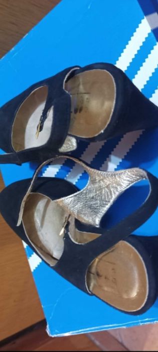 Buty na platformie z krytym palcem rozmiar 39