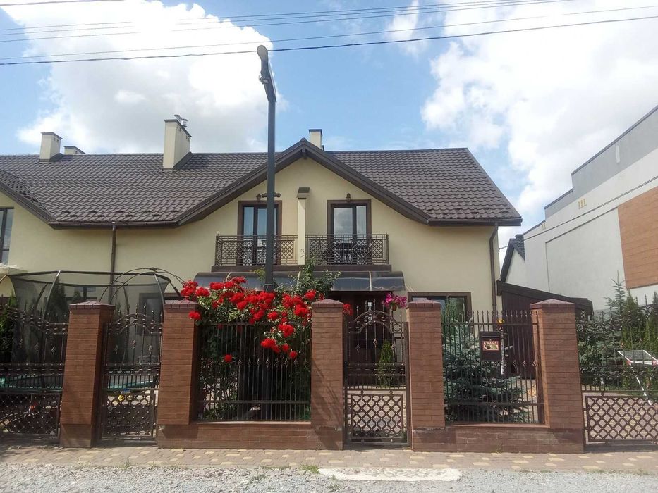 Терміновий продаж БЕЗ КОМІСІЇ двоповерхового будинку в Рудно з меблями та басейном!