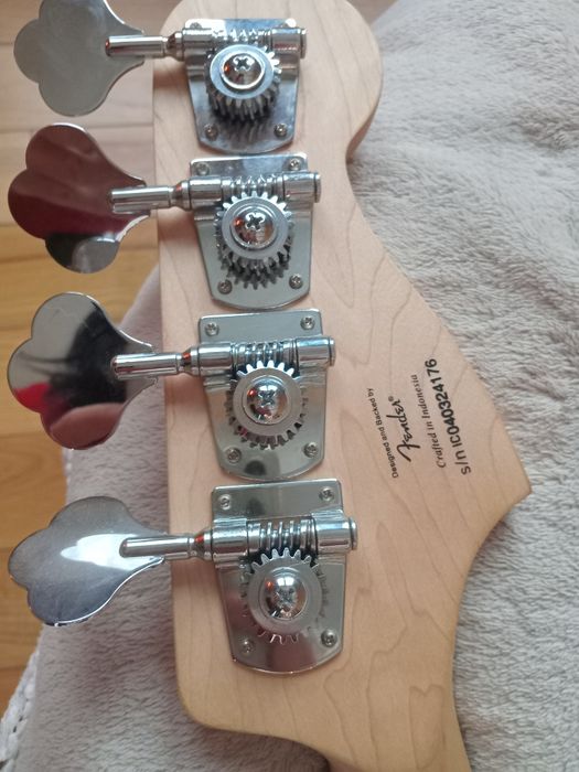 Gitara basowa Squier Affinity Precision Bass PJ.