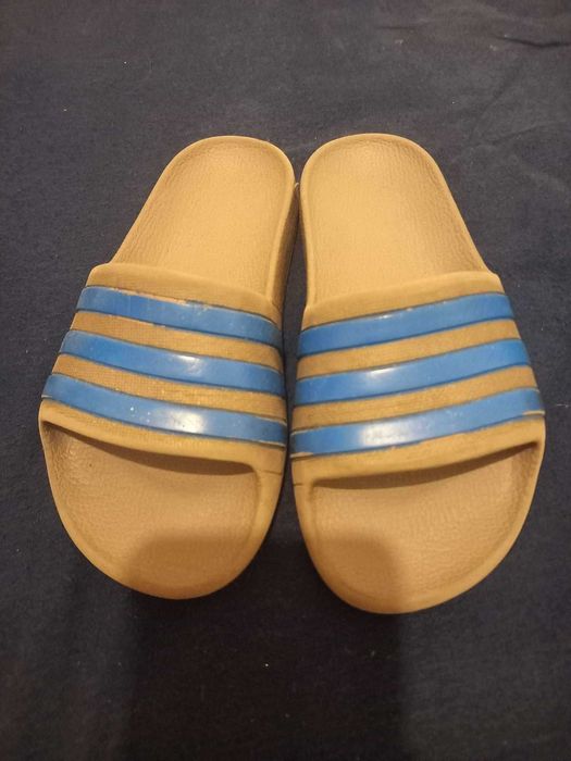 Chinelos ADIDAS tam.33 (usados)