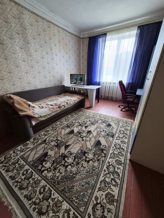 Продам ПРОСТОРУ 3 х кімн квартиру ЦЕНТР ,  вул. Г. України