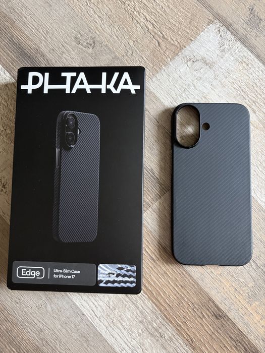 Чохол Pitaka на IPhone 17