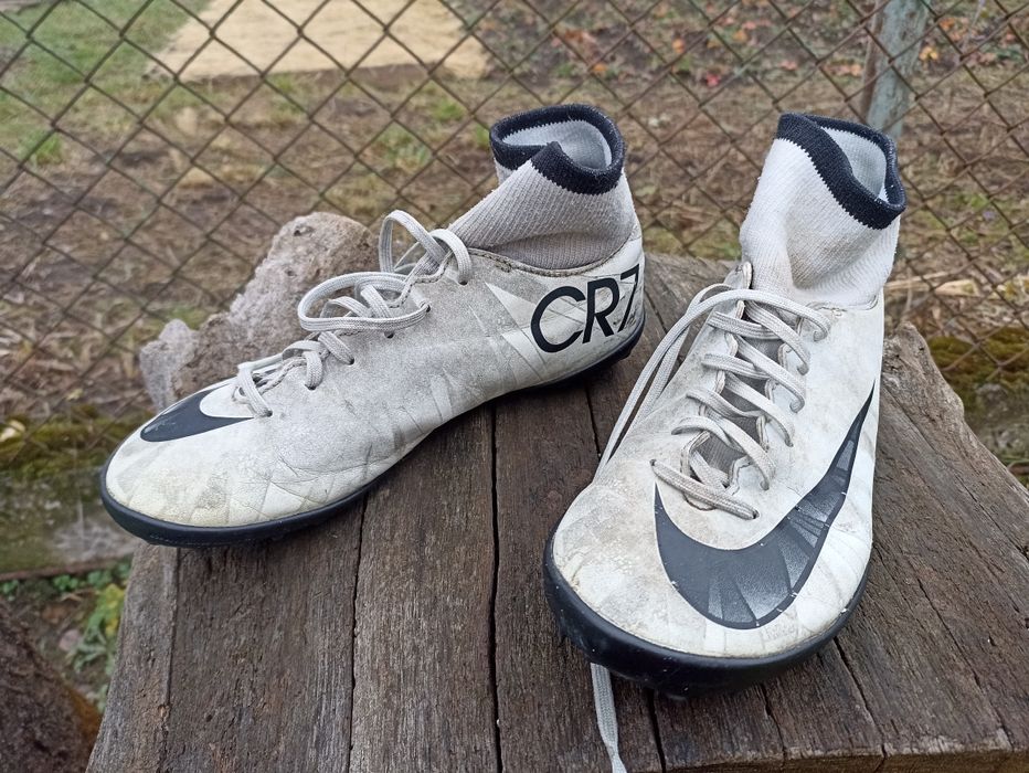 Бампи Найк, футзалки, футбольне взуття Nike