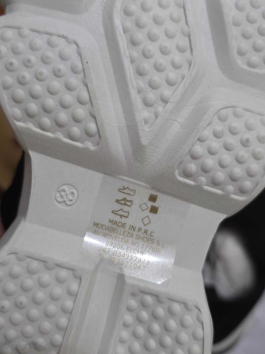 Ténis pretos em elastano ( Novos ).