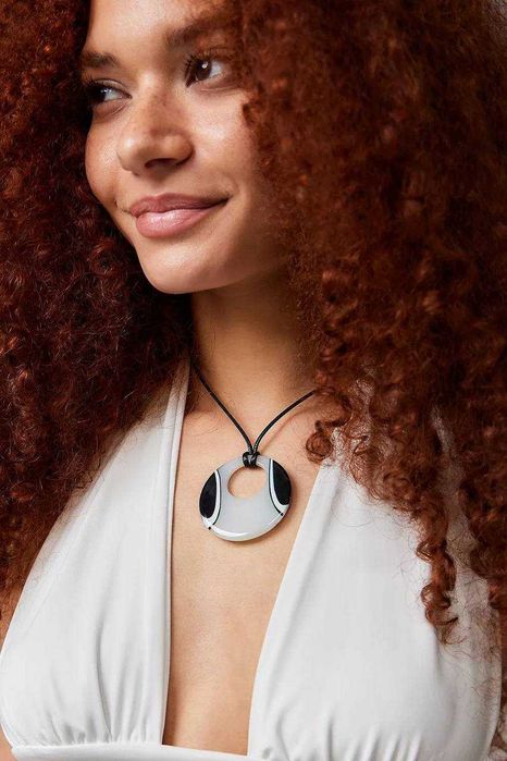 підвіски на шнурках urban outfitters