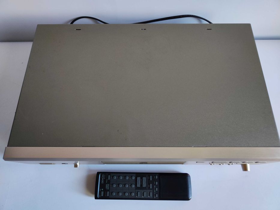 DENON DCD-685 odtwarzacz CD szampański wyjście optyczne z pilotem