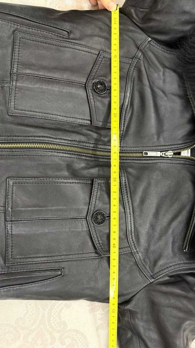 Жіноча шкіряна куртка