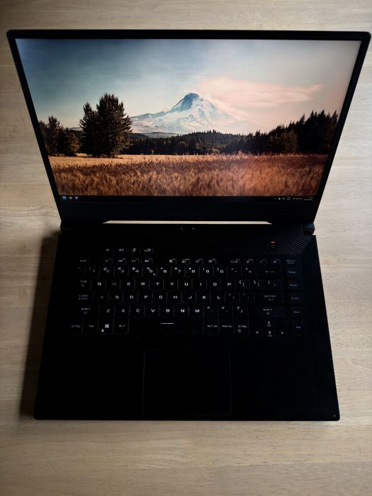 ASUS ROG Zephyrus G15 GA502IV – Ryzen 7 / RTX 2060 / 16 GB RAM / 512 GB SSD / 240 Hz
