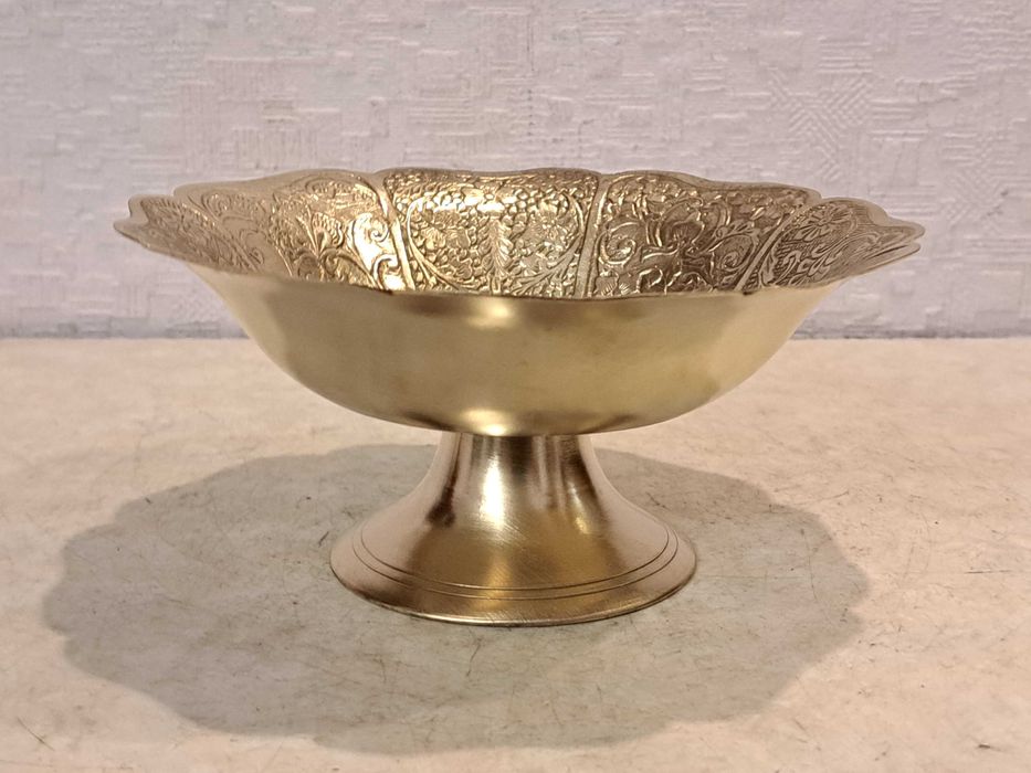 На подарок - бронзовая кофетница - латунь, бронза.