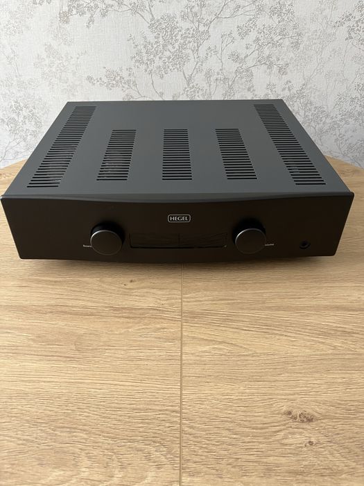 Hegel H160 z DAC