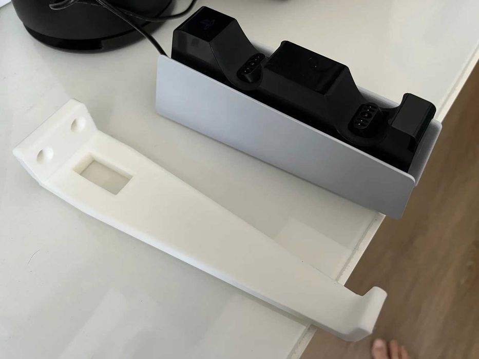 Настінний Тримач для Зарядної Станції DualSense (PS5)