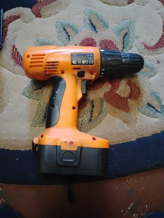 Продается шуруповёрт рабочие