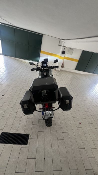 Vendo malas e top case da givi com suporte.