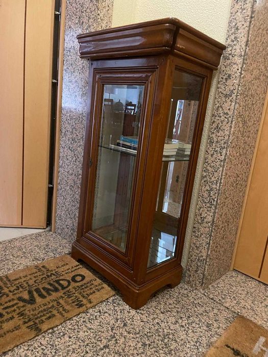 Móvel para sala cristaleira