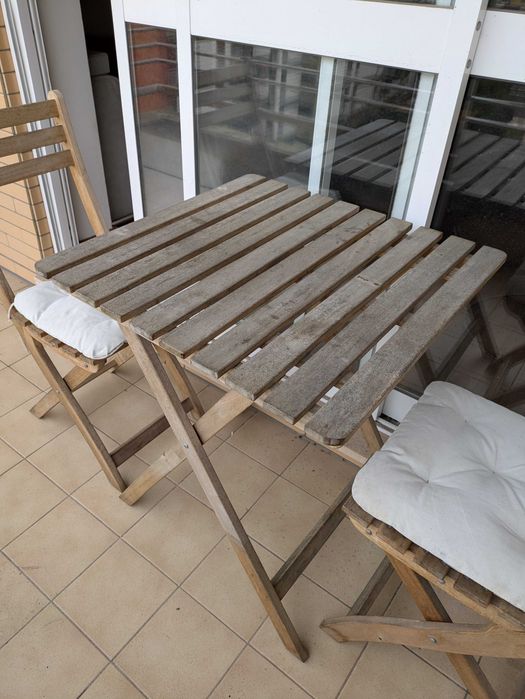 Mesa de Exterior e 2 Cadeiras Dobráveis ​​(com almofadas)